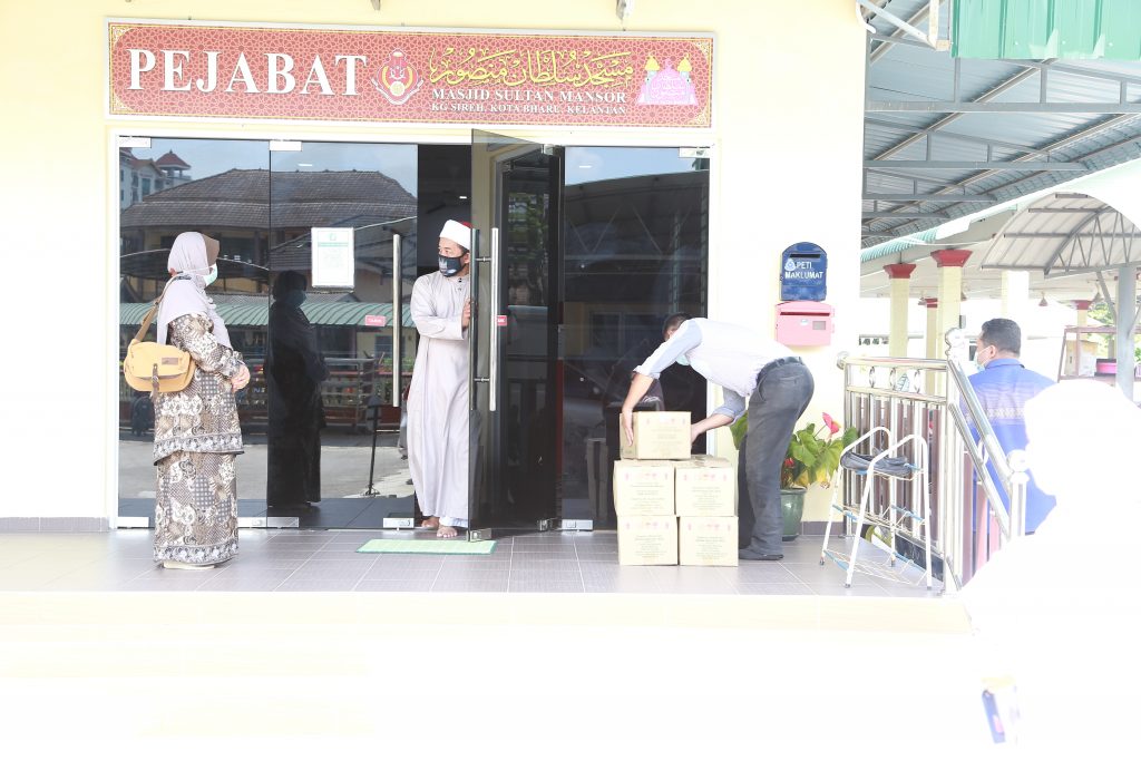 Bingkisan Jariah Ramadan Agihan Air Mineral Untuk Jemaah Masjid Ramadan 1442h Di Masjid Sultan Mansor Kg Sireh Kota Bharu Pada 15 April 2021 Air Kelantan Sdn Bhd Aksb