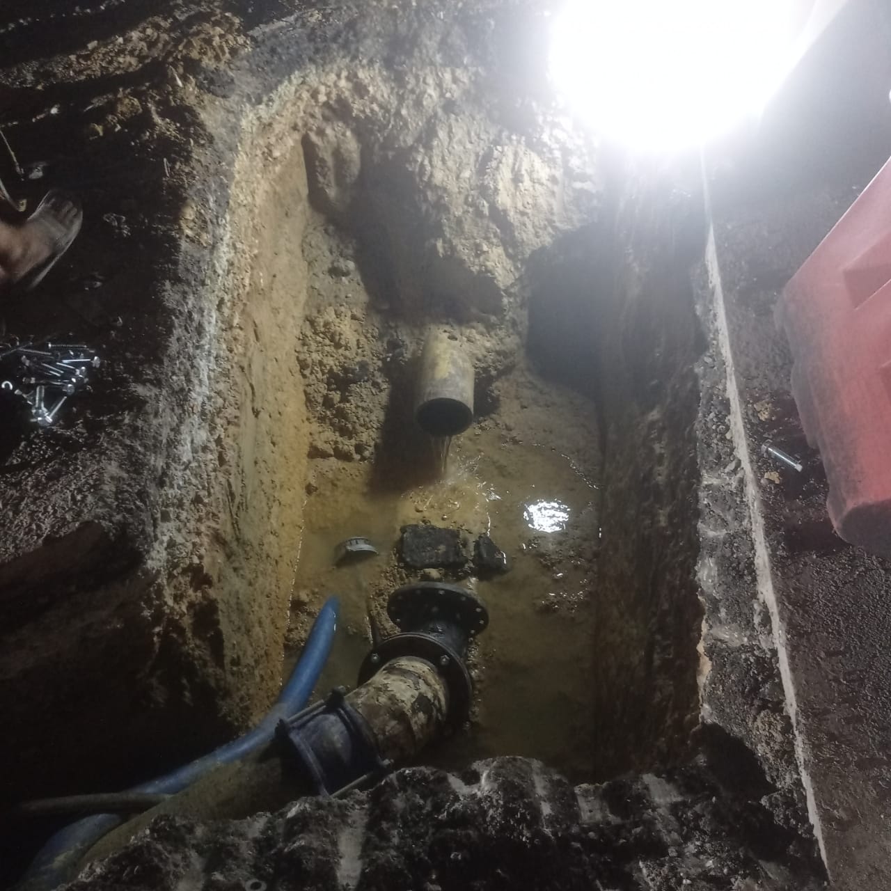 Paip Inci Kerja-kerja Tee Off dan pengalihan paip 8 inci bagi projek flyover ...